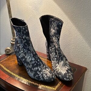 Elegant Floral Ankle Boots